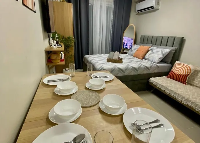 With Free Pool Access And Wifi, Near Mactan Airport And Beaches Aparthotel Suba Basbas